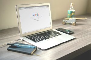 Czym jest marketing afiliacyjny i jak na nim zarabiać? (2025)