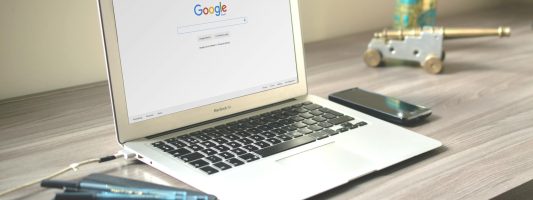 Czym jest marketing afiliacyjny i jak na nim zarabiać? (2025)