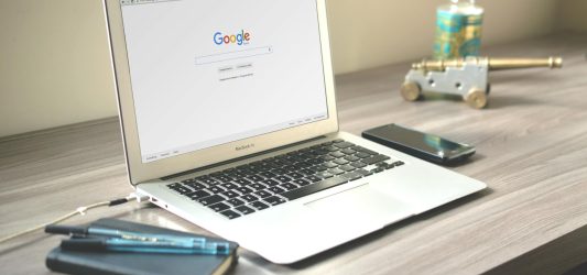 Czym jest marketing afiliacyjny i jak na nim zarabiać? (2025)