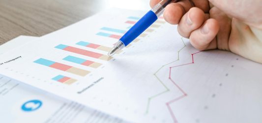 Jak skutecznie wykorzystać narzędzia analityczne w marketingu afiliacyjnym?