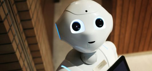 Czy warto korzystać z chatbotów w afiliacji? Test strategii AI