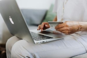 Dropshipping czy afiliacja – który model zarabiania online jest bardziej opłacalny?