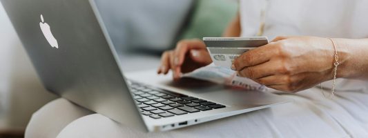 Dropshipping czy afiliacja – który model zarabiania online jest bardziej opłacalny?