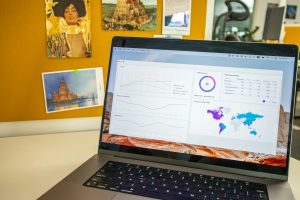 Jak znaleźć ukryte i mniej popularne programy partnerskie w niszach?