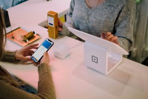 Jak budować zaufanie w promocji ofert e-commerce