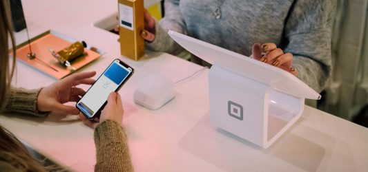 Jak budować zaufanie w promocji ofert e-commerce