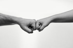 Budowanie relacji z afiliantami: Klucz do długoterminowej współpracy
