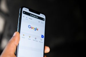 Zmiany w Google AI – jaki mają wpływ na rynek cyfrowy, marketing i afiliację?