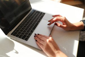 12 Sprawdzonych Pomysłów na Pracę Zdalną w 2025 Roku