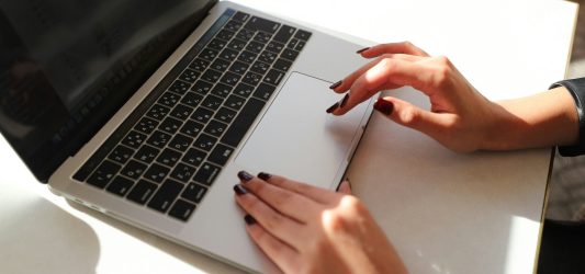 12 Sprawdzonych Pomysłów na Pracę Zdalną w 2025 Roku