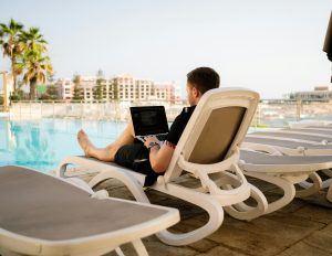 Digital Nomad: Jak podróżować i pracować zdalnie?