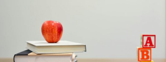 Praca w nowym roku szkolnym 2025/2026: Pomysły na zdalne dorobienie do pensji
