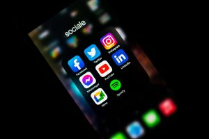 Czy warto planować posty na 30 dni do przodu w social mediach?