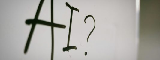 Generatywne SEO - jak tworzyć recenzje produktów za pomocą AI, które przechodzą test „Helpful Content” Google?