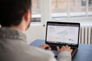 AI w reklamie – co warto wziąć pod uwagę?