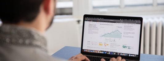 AI w reklamie – co warto wziąć pod uwagę?