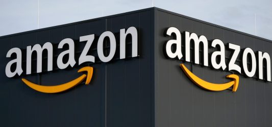 Jak zarabia Amazon? Sklep, marketplace, reklama, logistyka i chmura w jednej firmie