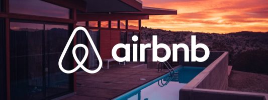 Jak zarabia Airbnb? Miliony noclegów bez posiadania milionów mieszkań