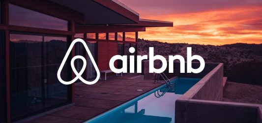 Jak zarabia Airbnb? Miliony noclegów bez posiadania milionów mieszkań